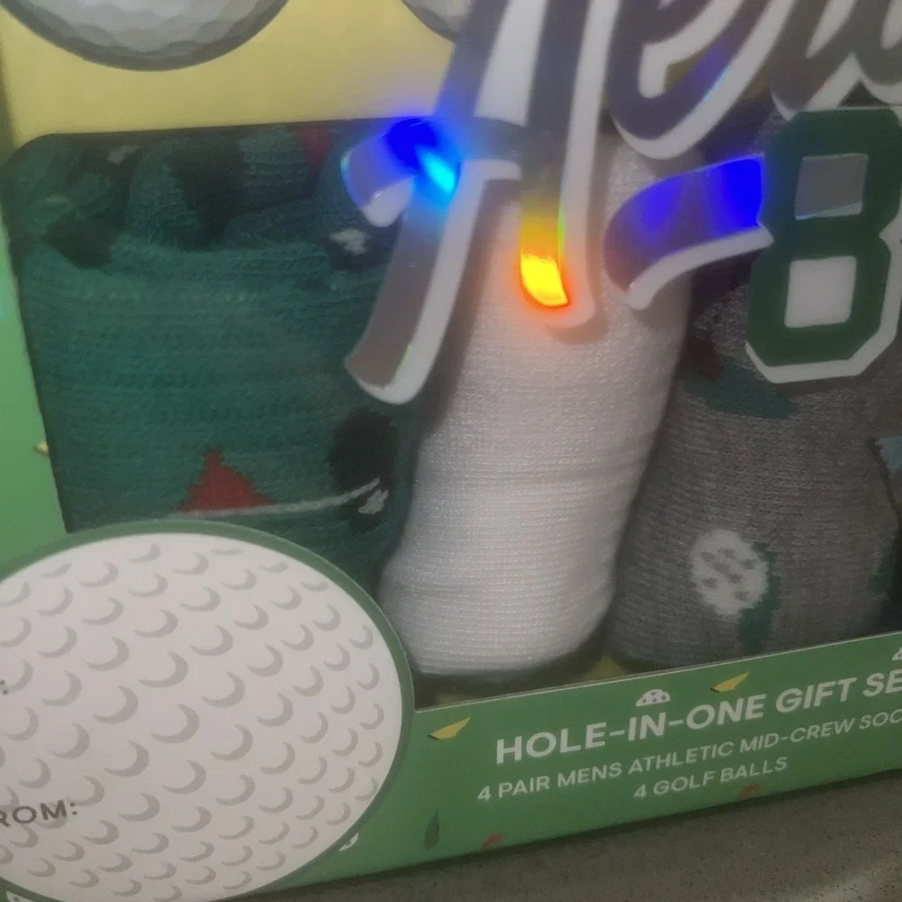 NEW-Aeropostale hole-in-one Dad Gift Set-golf Balls and Socks